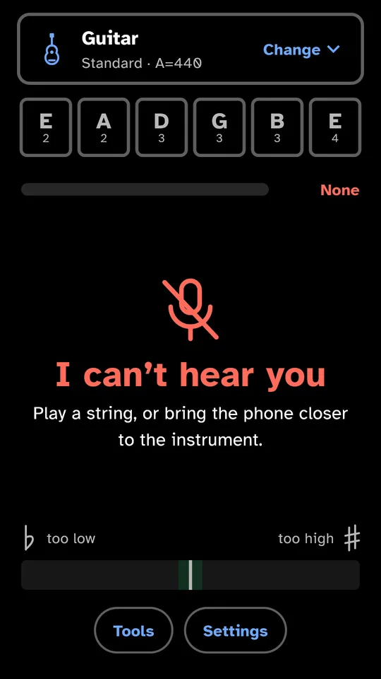 The tuner screen when it hears nothing: “I can’t hear you”, with advice to play a string or bring the phone closer.