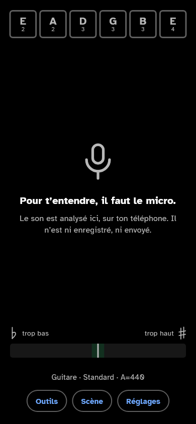 L’écran de première ouverture explique pourquoi le micro est nécessaire et précise que le son est analysé sur le téléphone.
